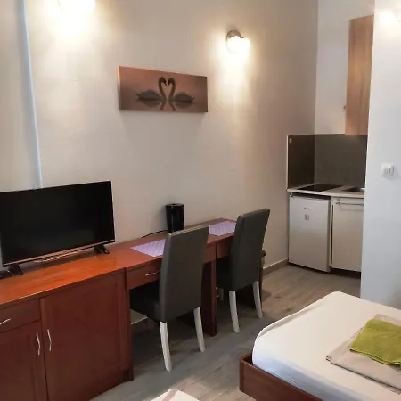 Studio Apartments Apartment *
